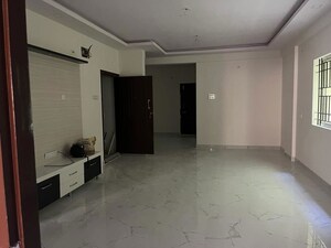 Room in 3 BHK Builder Floor at Sanjay Nagar – for Rent