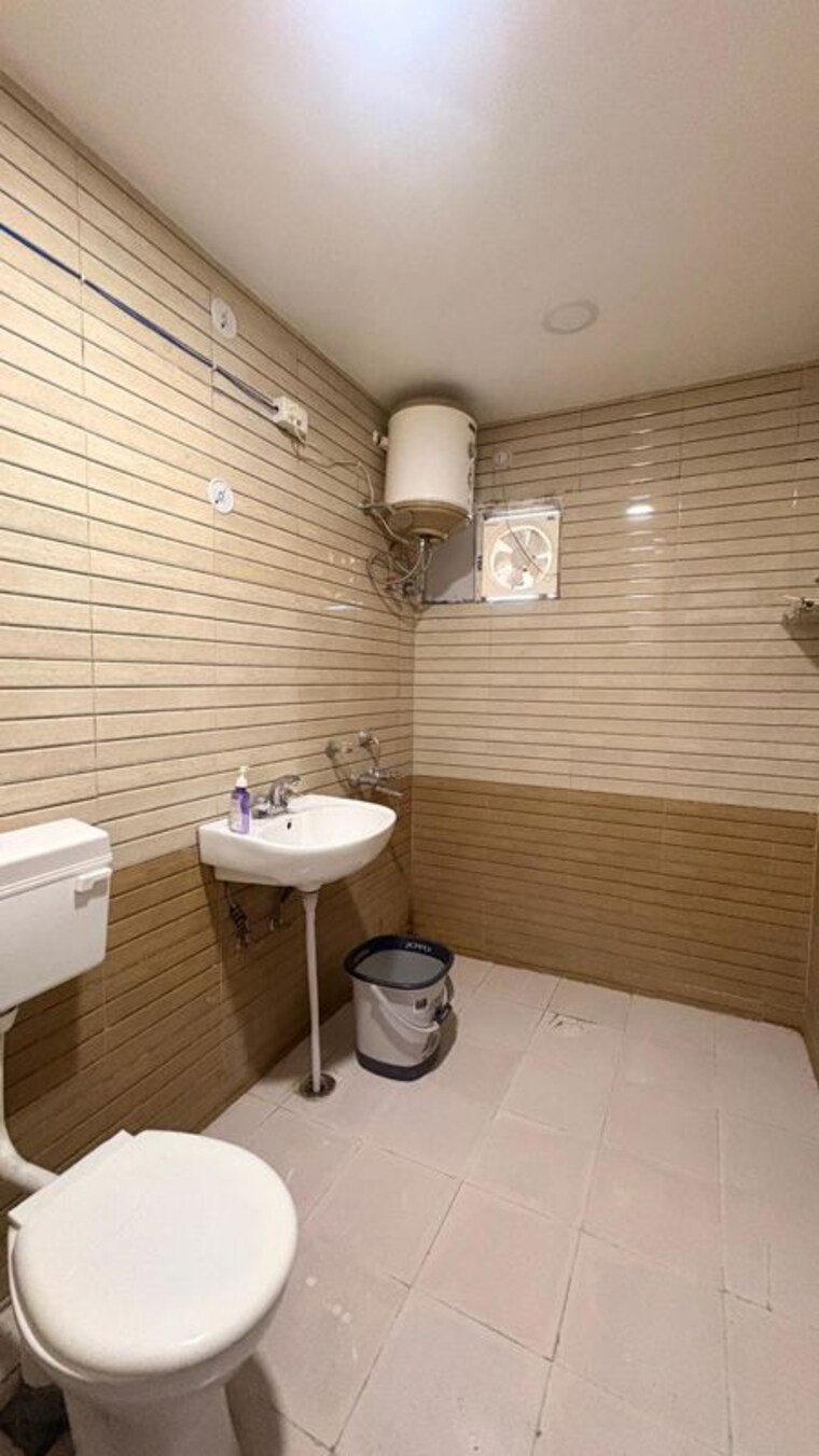 Bathroom, lda-parijaat-apartments 3 Bedroom 1800 Sq.Ft. Apartment In Faizabad Road Lucknow 9689759