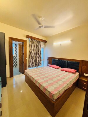 Bedroom in 3 BHK Apartment at Gomti Nagar – for Rent
