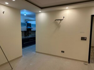 Room in 3 BHK Apartment at Ansal API Esencia, Sector 67 – for Rent