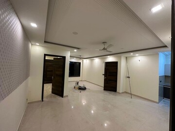 Room in 3 BHK Apartment at Ansal API Esencia, Sector 67 – for Rent