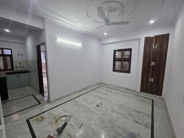 Room in 2 BHK Builder Floor at Pochanpur Colony – for Rent