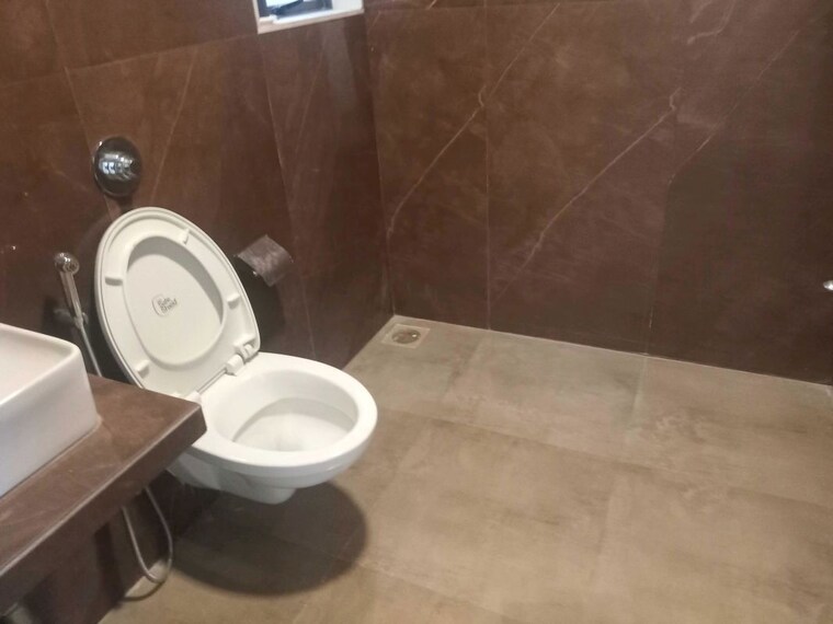 Bathroom, dn nagar 2 Bedroom 780 Sq.Ft. Apartment In Dn Nagar Mumbai 9705696