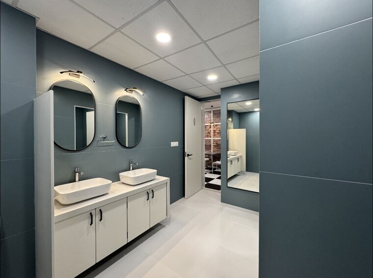 undefined, ghatkopar east Commercial Office Space 3000 Sq.Ft. In Ghatkopar East Mumbai 9705534