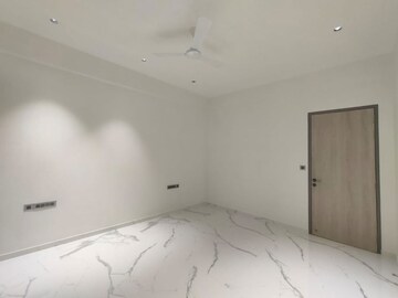 Room in 5 BHK Apartment at Midcity Shikhar, Andheri West – for Sale