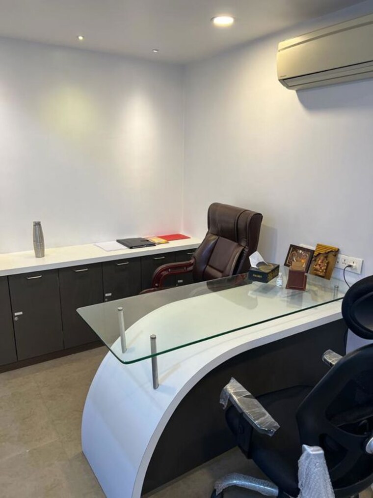 Team Area, nahar-business-center Commercial Office Space 1510 Sq.Ft. In Powai Mumbai 9654148