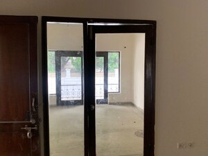 Room in 4 BHK Independent House at Huda Market, Sector 31 – for Rent