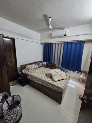 Bedroom in 2 BHK Apartment at Dn Nagar – for Rent