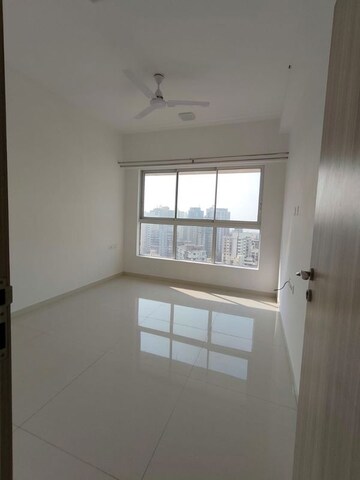 Bedroom in 2 BHK Apartment at Wadhwa Pristine, Matunga West – for Rent
