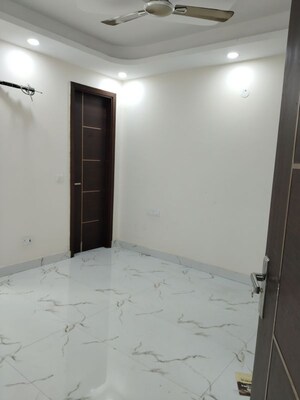 Room in 3 BHK Apartment at Panchsheel Vihar – for Rent
