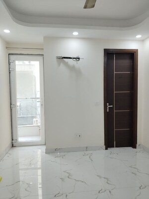 Room in 3 BHK Apartment at Panchsheel Vihar – for Rent