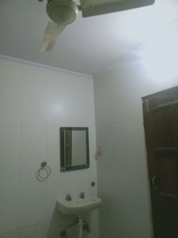 Room, sector 4 2 Bedroom 1525 Sq.Ft. Independent House In Sector 4 Gurgaon 9706037