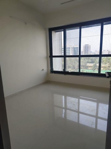 Room in 3 BHK Apartment at Kalpataru Magnus, Bandra East – for Rent