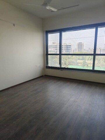 Room in 3 BHK Apartment at Kalpataru Magnus, Bandra East – for Rent