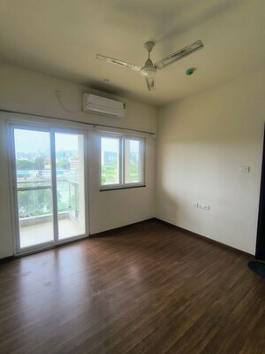 Room in 2 BHK Apartment at Puravankara Silversands, Mundhwa – for Rent