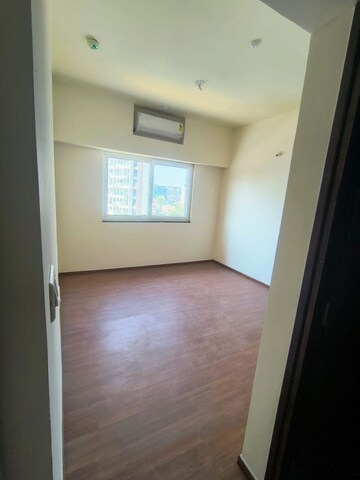 Room in 2 BHK Apartment at Puravankara Silversands, Mundhwa – for Rent