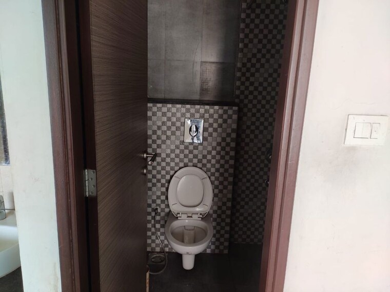 Bathroom, the-wadhwa-the-address 2 Bedroom 1046 Sq.Ft. Apartment In Ghatkopar West Mumbai 9706563