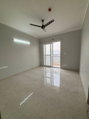 Room in 2 BHK Apartment at AIG Park Avenue, Sector 4 Greater Noida – for Sale