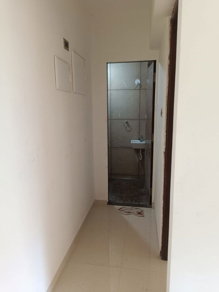 Bathroom, je-and-vee-om-trimurti 2 Bedroom 900 Sq.Ft. Apartment In Malad East Mumbai 9706384
