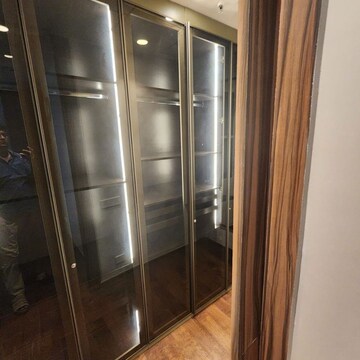 Furnished Amenities in 3 BHK Apartment at M3M Golf Estate, Sector 65 – for Rent