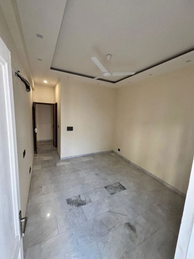 Room, greater kailash i 3 Bedroom 200 Sq.Yd. Builder Floor In Greater Kailash I Delhi 9690593