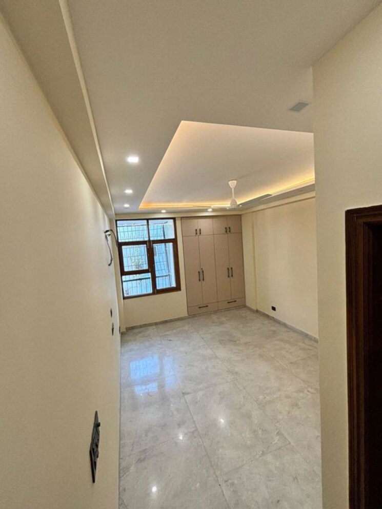 Room, greater kailash i 3 Bedroom 200 Sq.Yd. Builder Floor In Greater Kailash I Delhi 9690593