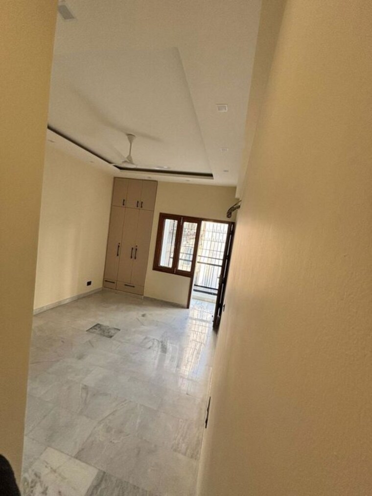 Room, greater kailash i 3 Bedroom 200 Sq.Yd. Builder Floor In Greater Kailash I Delhi 9690593