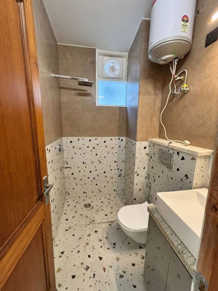 Team Area, greater kailash i 3 Bedroom 200 Sq.Yd. Builder Floor In Greater Kailash I Delhi 9690593