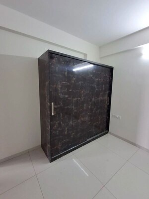 Room in 3 BHK Apartment at DSR Highland Greenz, Doddakannelli – for Rent