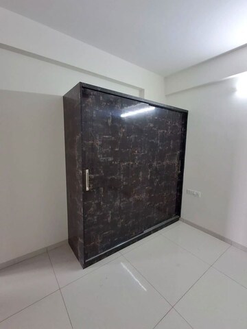 Room in 3 BHK Apartment at DSR Highland Greenz, Doddakannelli – for Rent