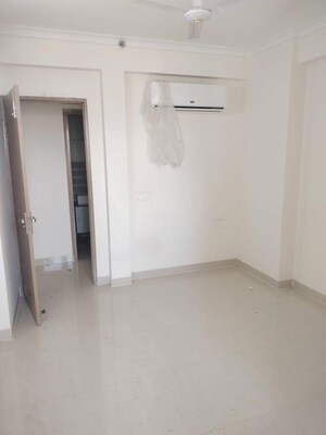 Room in 3 BHK Apartment at Pareena Coban Residences, Sector 99a – for Rent