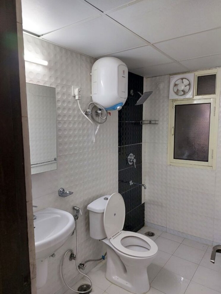 Bathroom, amrapali-platinum 3 Bedroom 1495 Sq.Ft. Apartment In Sector 119 Noida 9706915