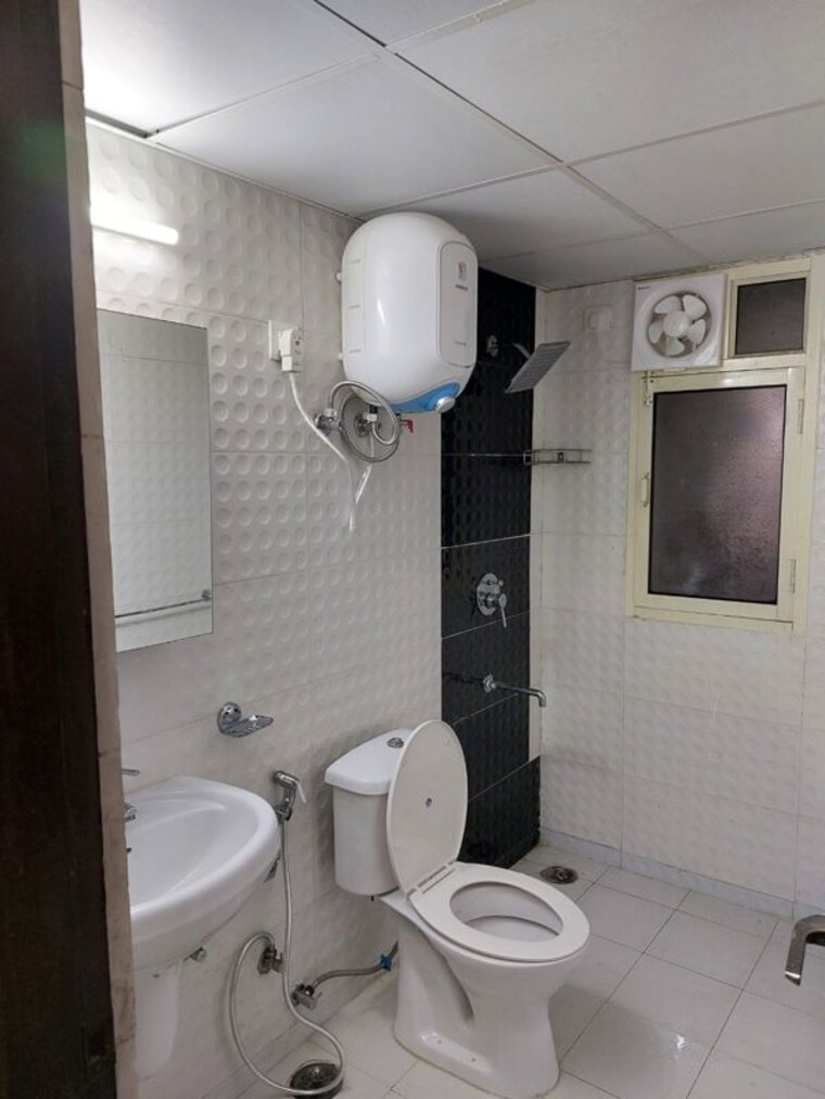 Bathroom, amrapali-platinum 3 Bedroom 1495 Sq.Ft. Apartment In Sector 119 Noida 9706915