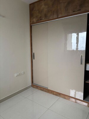 Room in 3 BHK Apartment at Mantri Lithos, Thanisandra – for Rent