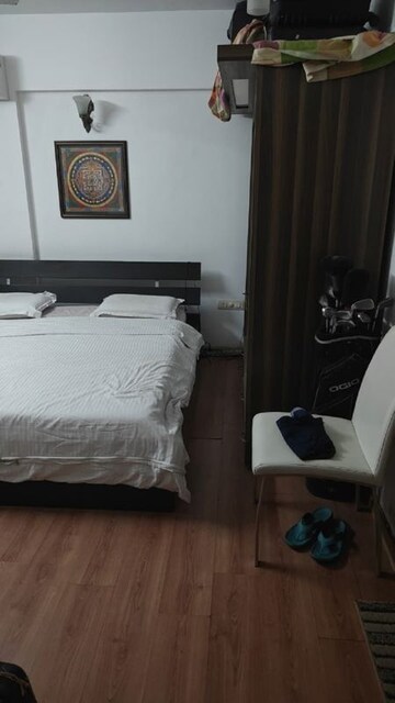 Bedroom in 3 BHK Apartment at Khar West – for Rent