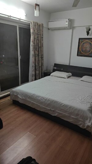 Bedroom in 3 BHK Apartment at Khar West – for Rent