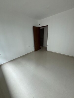 Room in 1 BHK Apartment at Lodha Amara, Kolshet Road – for Rent