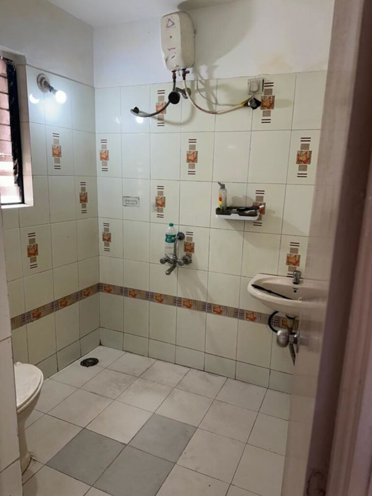 Bathroom, viman nagar 2 Bedroom 760 Sq.Ft. Apartment In Viman Nagar Pune 9707605