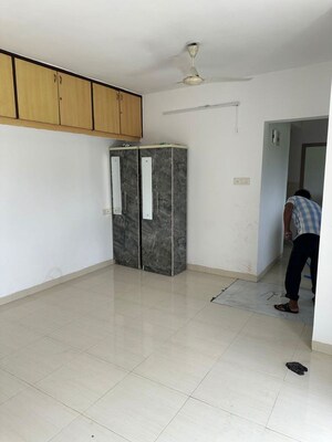 Room in 2 BHK Apartment at Viman Nagar – for Rent