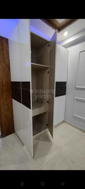 Room in 3 BHK Builder Floor at Indrapuram – for Sale