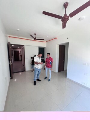 Room in 2 BHK Apartment at Kalpataru Immensa, Kolshet Road – for Rent