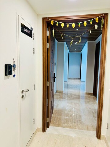 Building Lobby in 3.5 BHK Apartment at Ambience Creacions, Sector 22 – for Rent