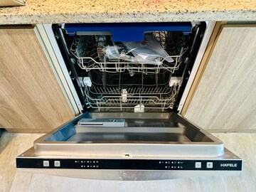 Furnished Amenities in 3.5 BHK Apartment at Ambience Creacions, Sector 22 – for Rent