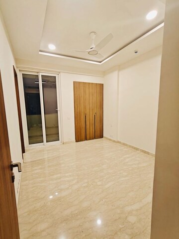 3.5 BHK Apartment For Rent in Ambience Creacions, Sector 22