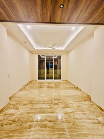 Room in 3.5 BHK Apartment at Ambience Creacions, Sector 22 – for Rent