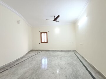 Room in 4 BHK Independent House at Hsr Layout – for Rent