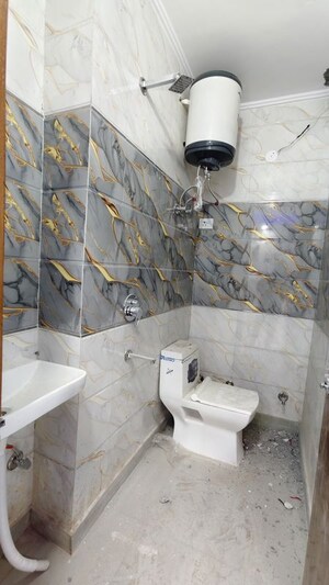 Bathroom in 1.5 BHK Builder Floor at Govindpuri – for Rent