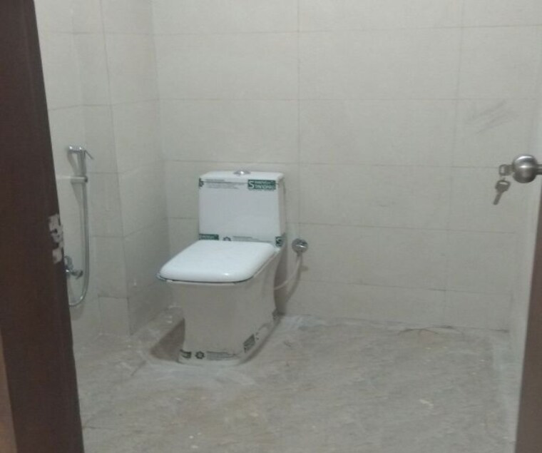 Bathroom, chattarpur 2 Bedroom 778 Sq.Ft. Apartment In Chattarpur Delhi 9709891