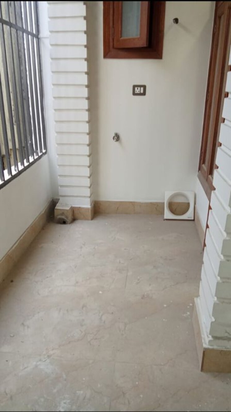 Other, freedom fighters enclave 4 Bedroom 1810 Sq.Ft. Builder Floor In Freedom Fighters Enclave Delhi 9709747