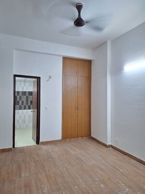 Room in 3 BHK Apartment at Unnati Fortune The Aranya, Sector 119 – for Rent